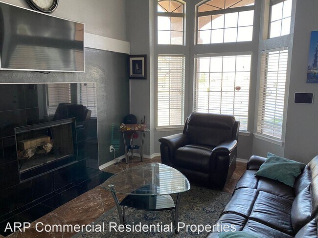 Building Photo - 5 br, 3 bath House - 1497 DUNLIN PL