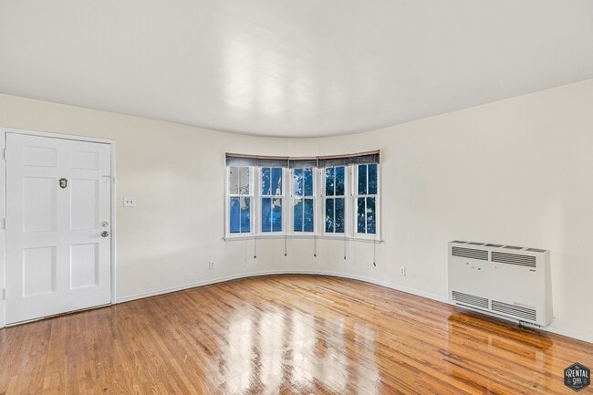 Building Photo - 3725 S Victoria Ave