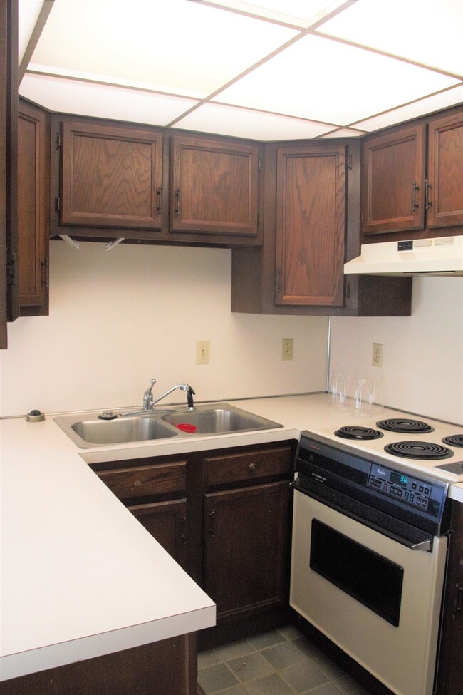 Kitchen - 785 Radio Rd