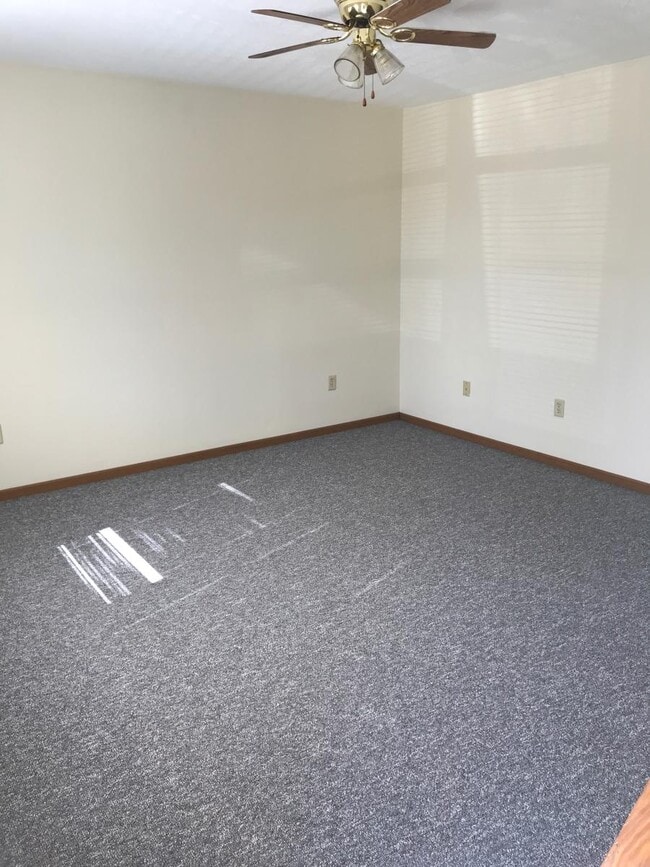 Living Room - 218 Southern Dr