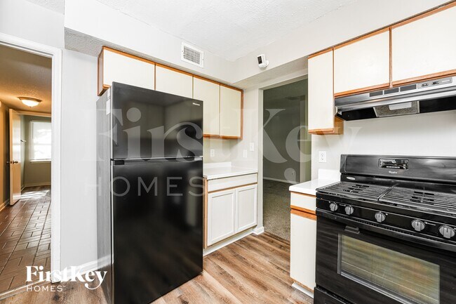 Foto del edificio - 3931 Springleaf Dr