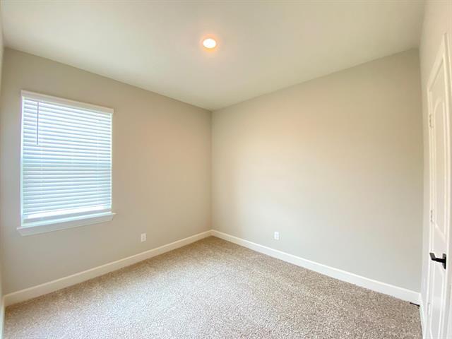 Foto del edificio - 700 Springhill Dr