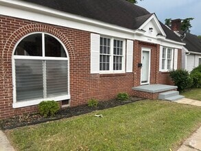 Building Photo - 3428 Rosewood Dr