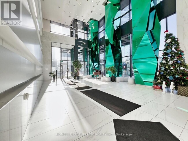 Building Photo - 352 Front St W