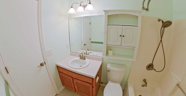 Foto del edificio - Covered Patio + HUGE Yard + Stainless Steel Appliances + Bonus Storage! Available Now!
