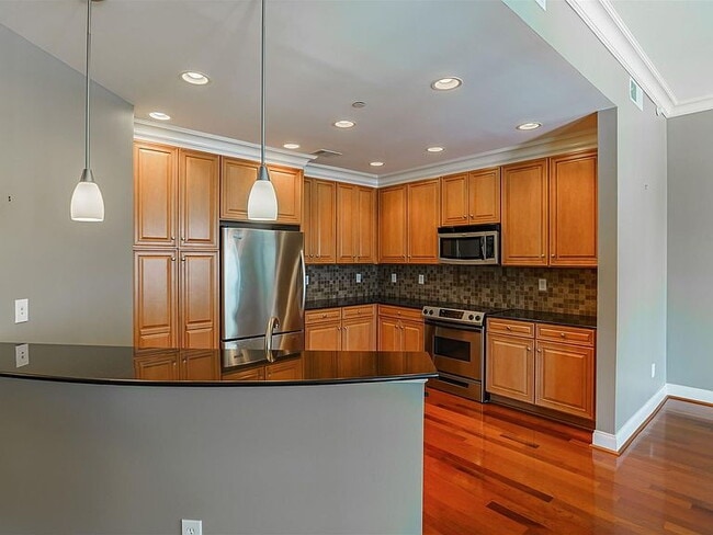 Building Photo - "Spacious 2-Bed, 2-Bath Gem in Columbia's Heartland – 1412 Sq Ft of Comfort!"