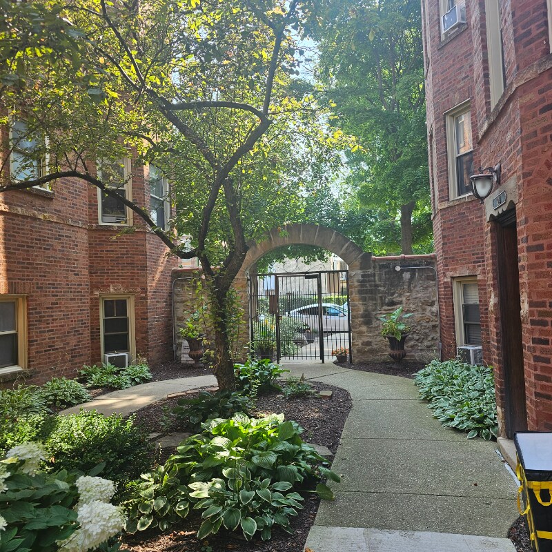 Primary Photo - 4128 N Kedvale Ave