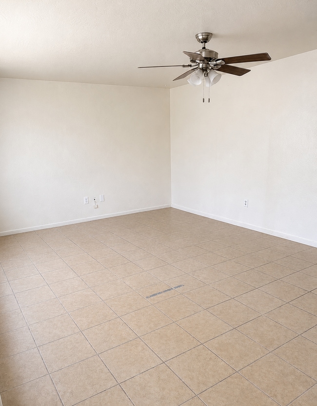 Building Photo - 3091 S Del Mar Ave