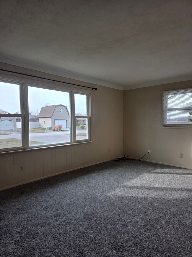 Building Photo - Three bedroom home in North Baltimore