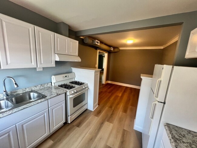 Building Photo - 3023 W 58th St