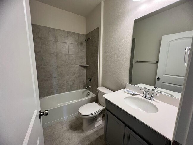 Foto del edificio - 809 Adelyn St