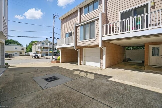 Building Photo - 2301 Beach Castle Ln