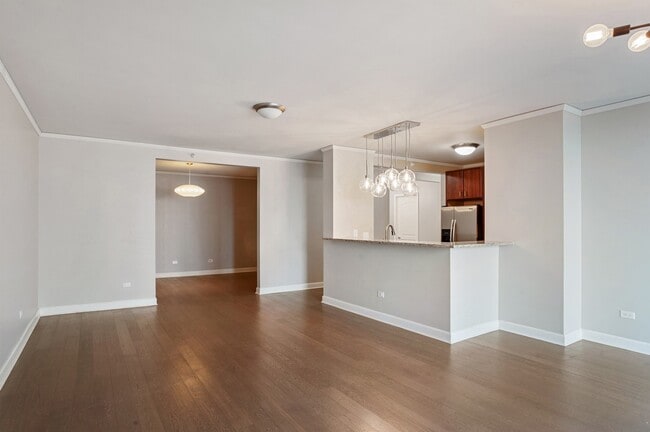 Building Photo - 450 E Waterside Dr