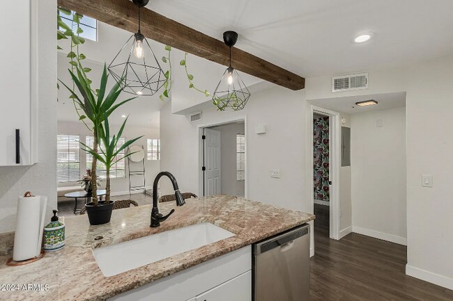 Foto del edificio - 8625 E Belleview Pl