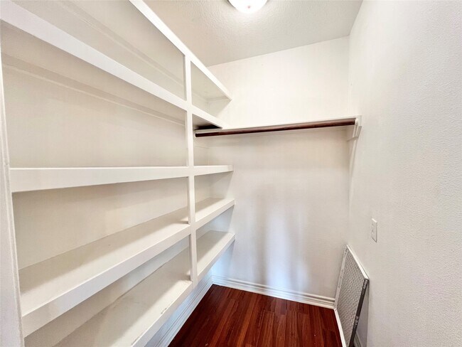 Building Photo - 7017 Caldwell St