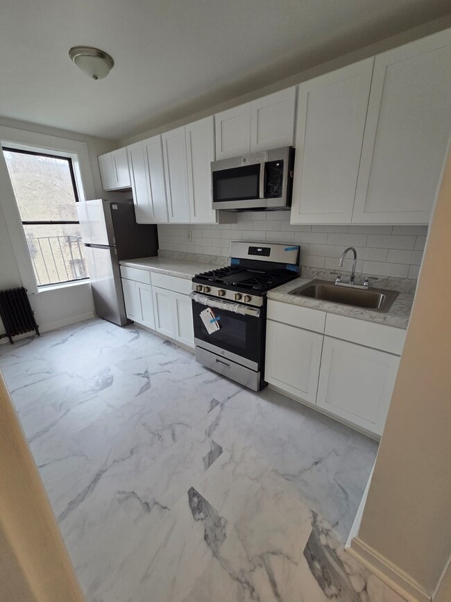 Building Photo - 318 58th St