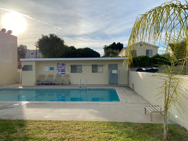 Building Photo - 12351 Oxnard St