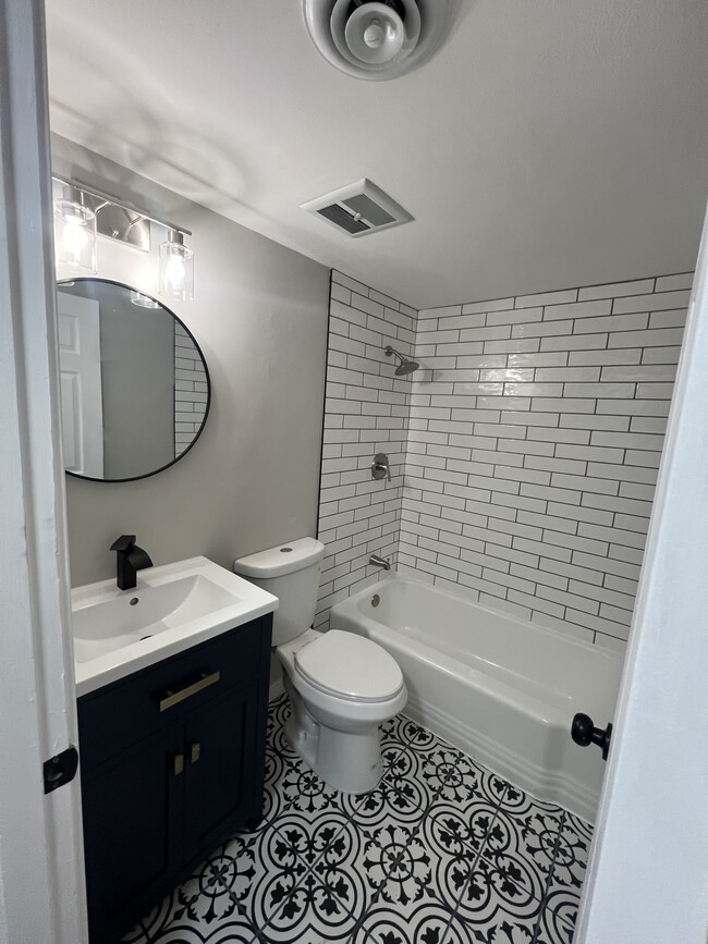 Building Photo - Oakwood Apartments