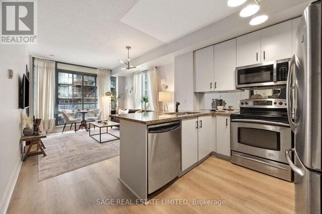 Building Photo - 438 King St W