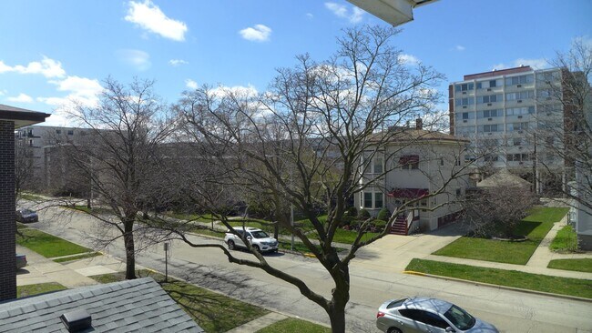 Foto del edificio - 136 Elgin Ave