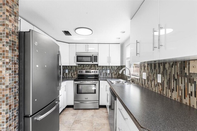 Foto del edificio - 555 62nd St S