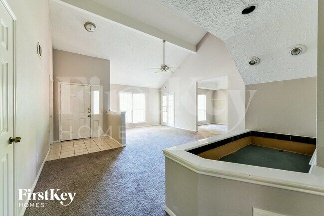 Building Photo - 8511 Stagewood Dr