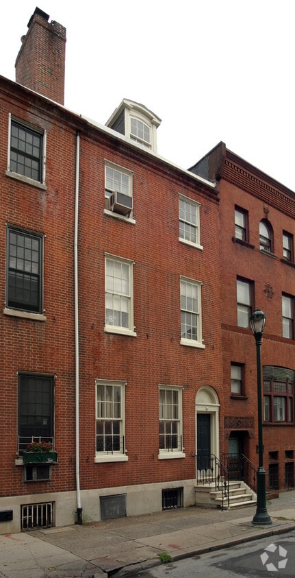 Building Photo - 1221 Spruce St