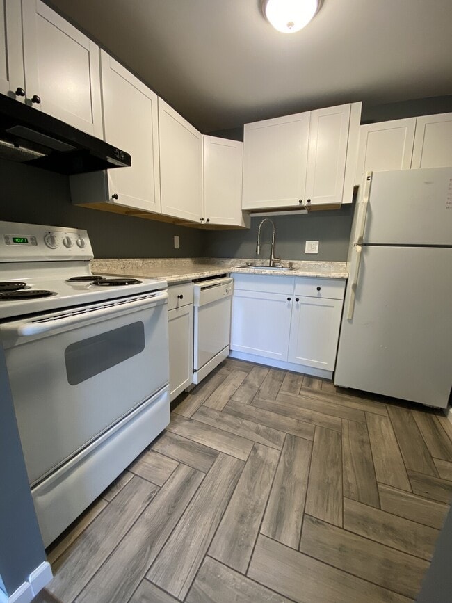 Building Photo - THE VILLAGES SOUTH 300