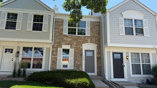 Fully Remodeled 2 Bedroom Townhome in Sout... - Fully Remodeled 2 Bedroom Townhome in Sout...