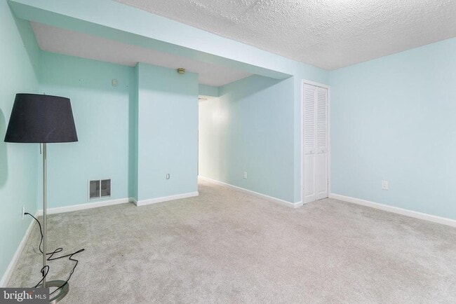Foto del edificio - 8345 Windfall Rd