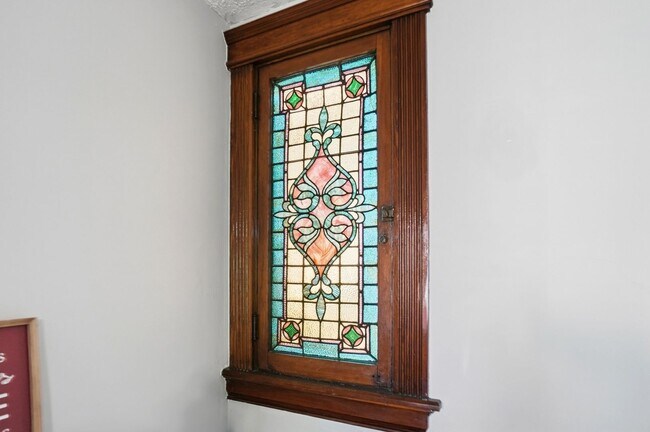 Foto del edificio - Five Bedroom Available for 26-27 School Year!