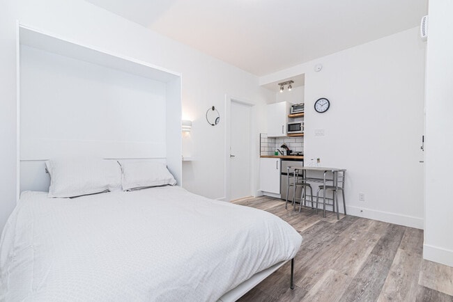 Building Photo - 1439 Rue Saint-André