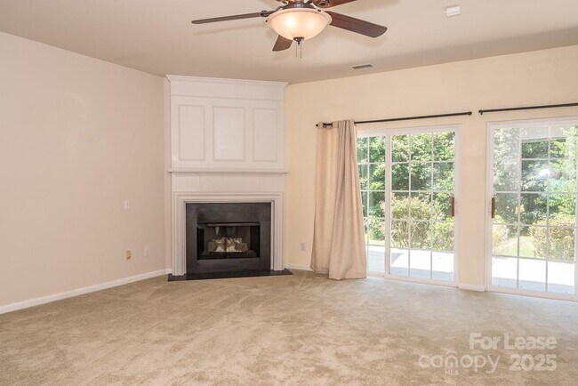 Foto del edificio - 6937 Rothchild Dr