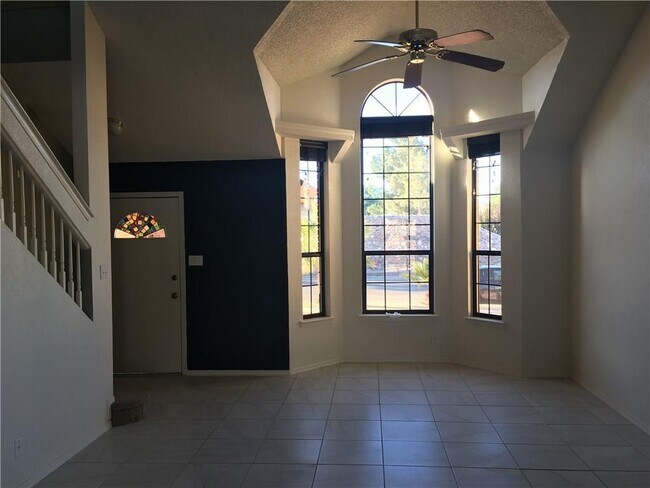 Foto del edificio - 7345 Canyon Run Dr
