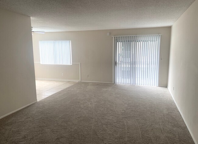 Foto del edificio - 220 E Live Oak St