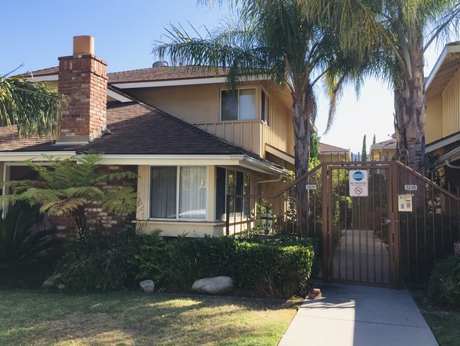 Front Entrance - 3226 Fairesta St