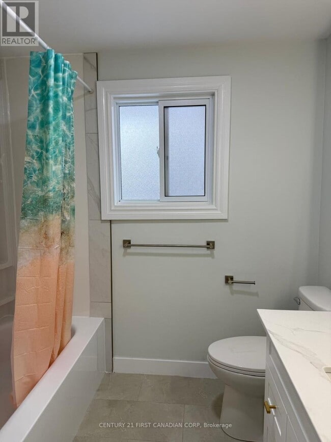 Building Photo - 21 Vincent Crescent