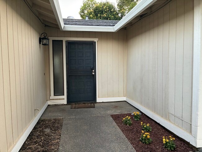 Building Photo - 6620 Briartree Way