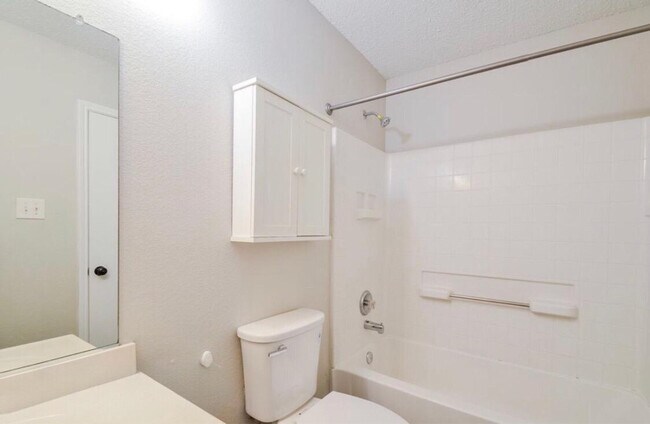 Foto del edificio - 2604 Mitchell Ln