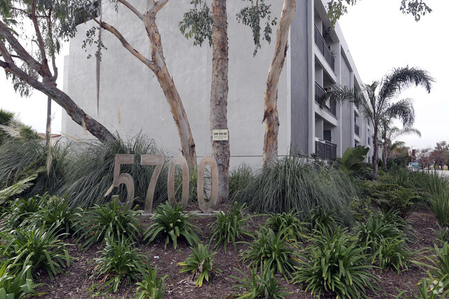 Building Photo - Miracle Mile Terrace Apartments