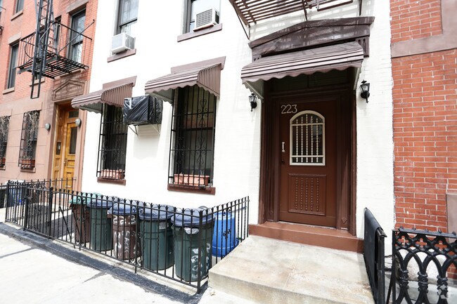 Building Photo - 223 Sackett St
