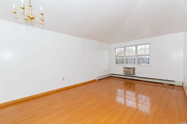 Foto del edificio - 82-98-98 Country Pointe Cir