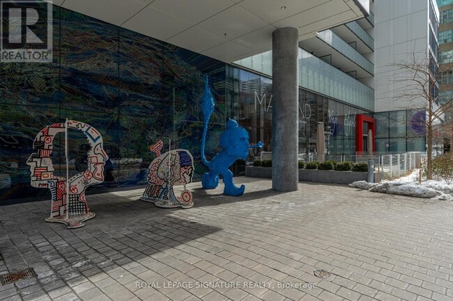 Photo du bâtiment - 185 Roehampton Ave