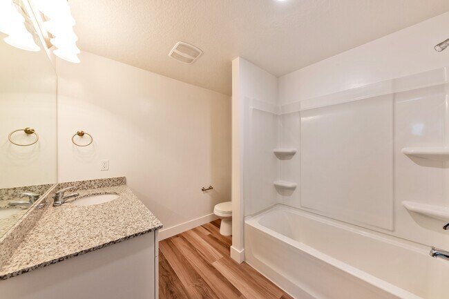 Building Photo - Beautiful Smart Home 3 Bed, 2 bath in Clea...