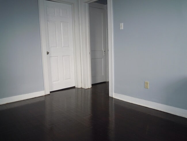 Foto del edificio - 56-58-58 Pine Grove Terrace