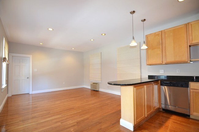 Interior Photo - 1115 M St NW