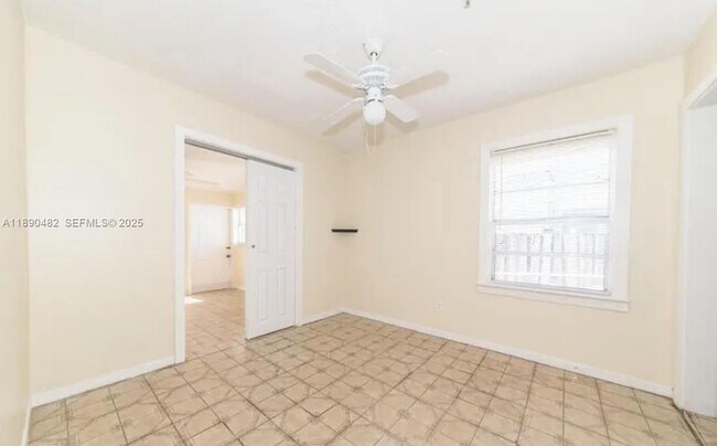 Foto del edificio - 438 Malverne Rd