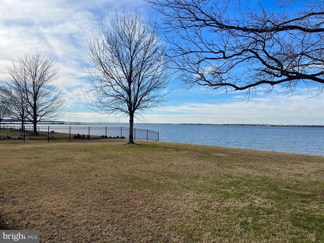 Foto del edificio - 289 N River Dr