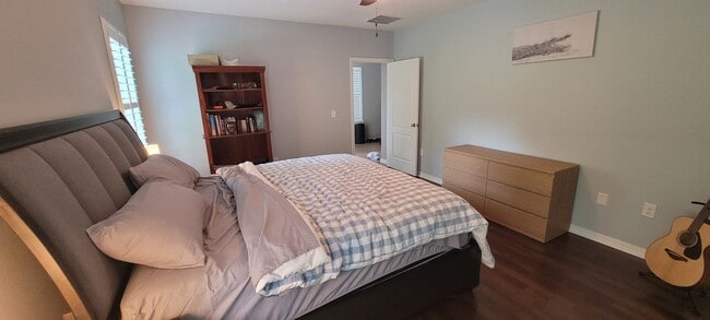 Foto del edificio - 910 Fallbrooke Ave