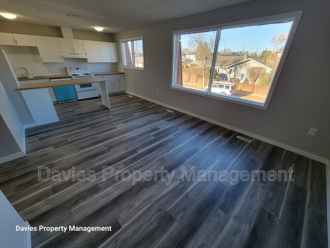 Building Photo - 9550-9153 153 St NW